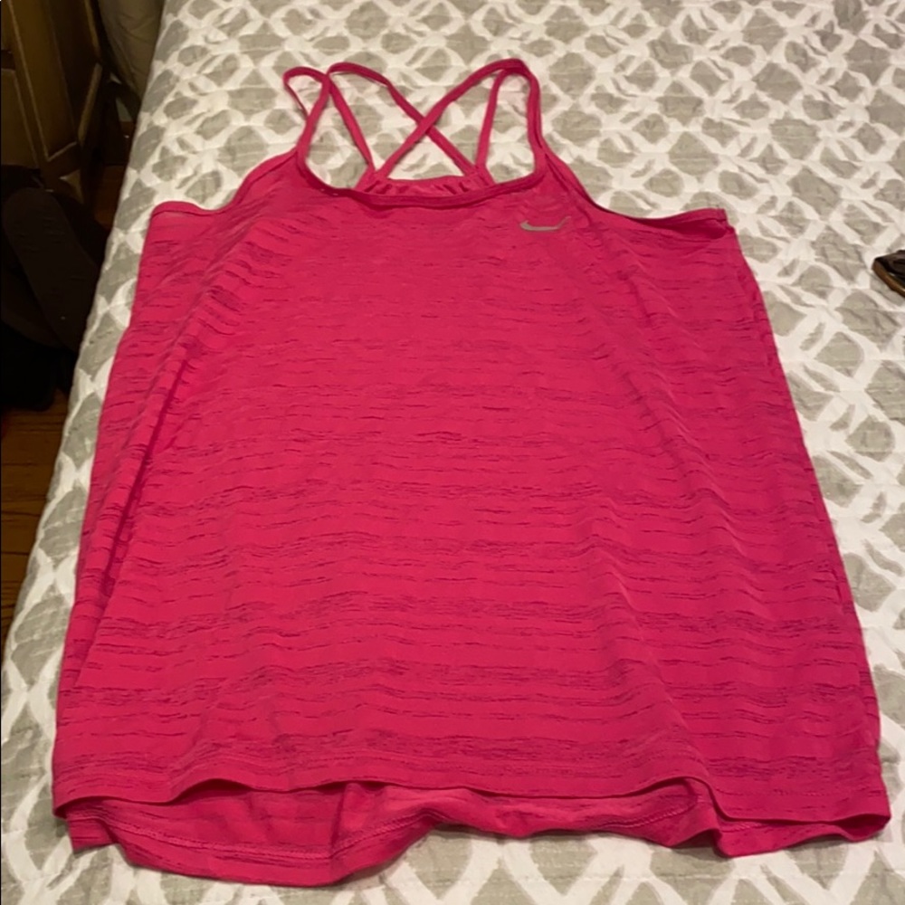 Magenta Nike tank 🌸3 for $15🌸